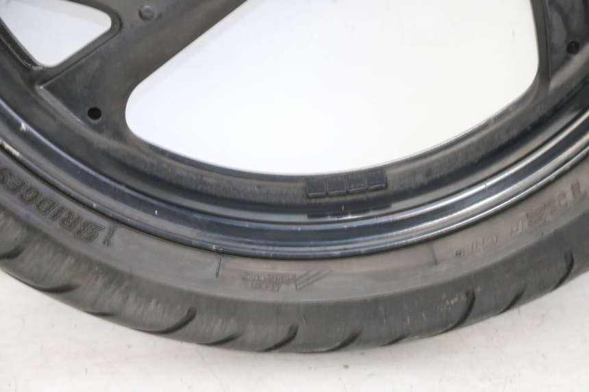 photo de LLANTA DELANTERA Y NEUMÁTICO HONDA ST PAN EUROPEAN 1300 (2002 - 2013) - Zoom sobre los componentes