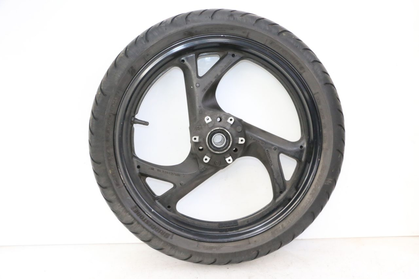 photo de LLANTA DELANTERA Y NEUMÁTICO HONDA ST PAN EUROPEAN 1300 (2002 - 2013) - Inspección visual detallada