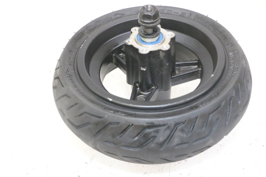 photo de RINDE DELANTERA Y NEUMÁTICO NAMI STELLAR 1 - Primer plano técnico