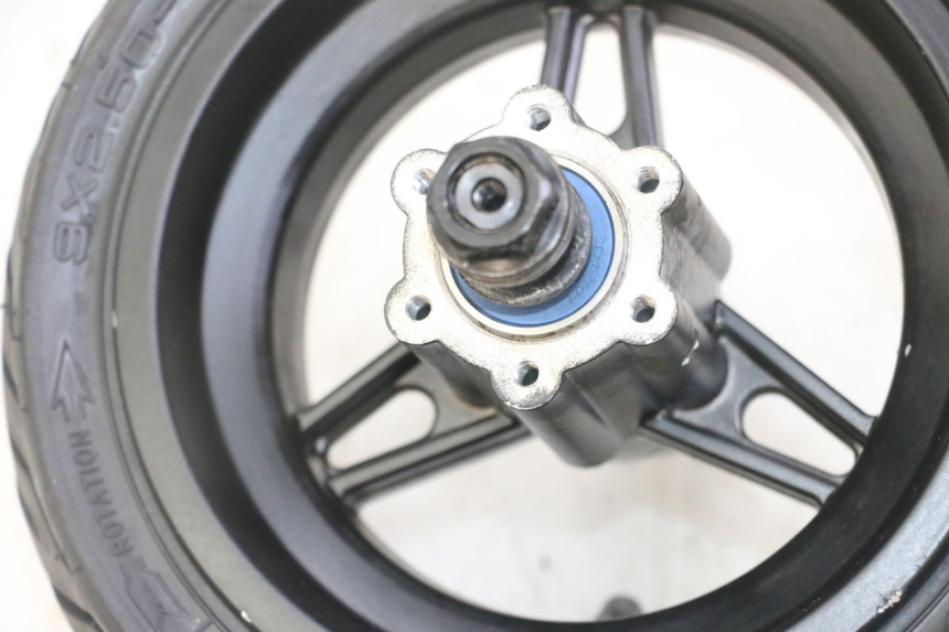 photo de RINDE DELANTERA Y NEUMÁTICO NAMI STELLAR 1 - Estado de la superficie y material