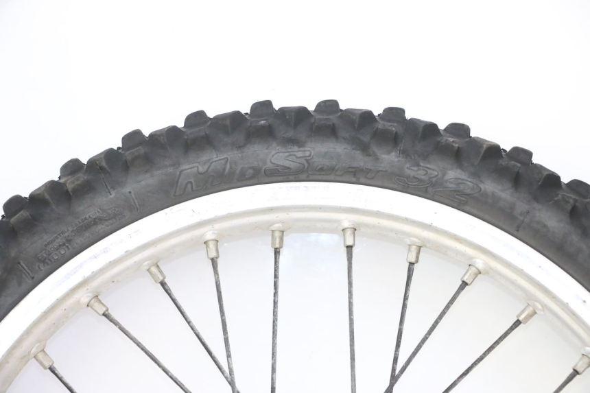 photo de LLANTA DELANTERA Y NEUMÁTICO KTM SX 85 (2013 - 2017) - Primer plano técnico