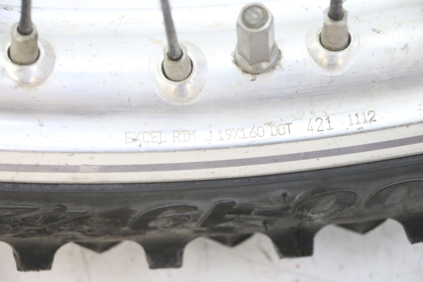 photo de LLANTA DELANTERA Y NEUMÁTICO KTM SX 85 (2013 - 2017) - Primer plano técnico