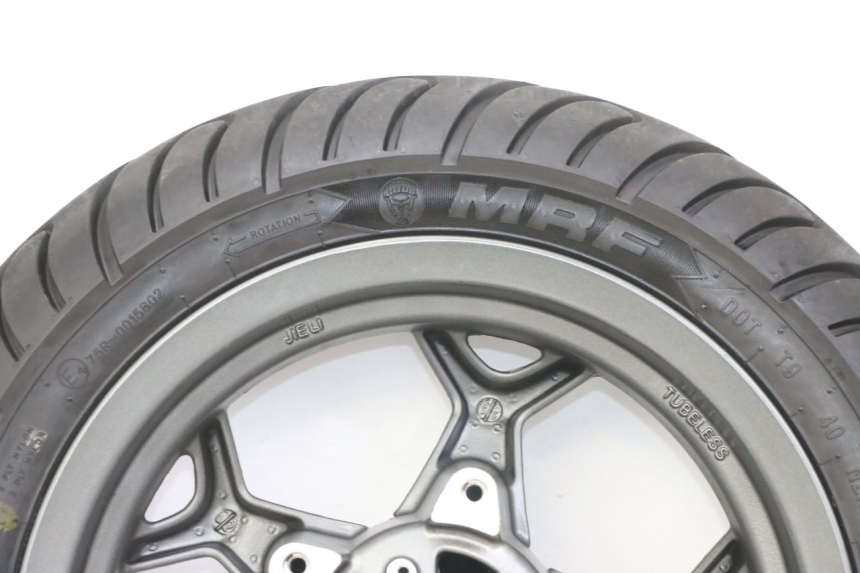 photo de LLANTA DELANTERA Y NEUMÁTICO APRILIA SXR 50 (2021 - 2023) - Características distintivas