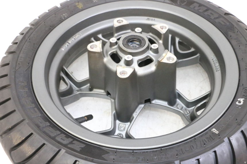 photo de LLANTA DELANTERA Y NEUMÁTICO APRILIA SXR 50 (2021 - 2023) - Otra perspectiva