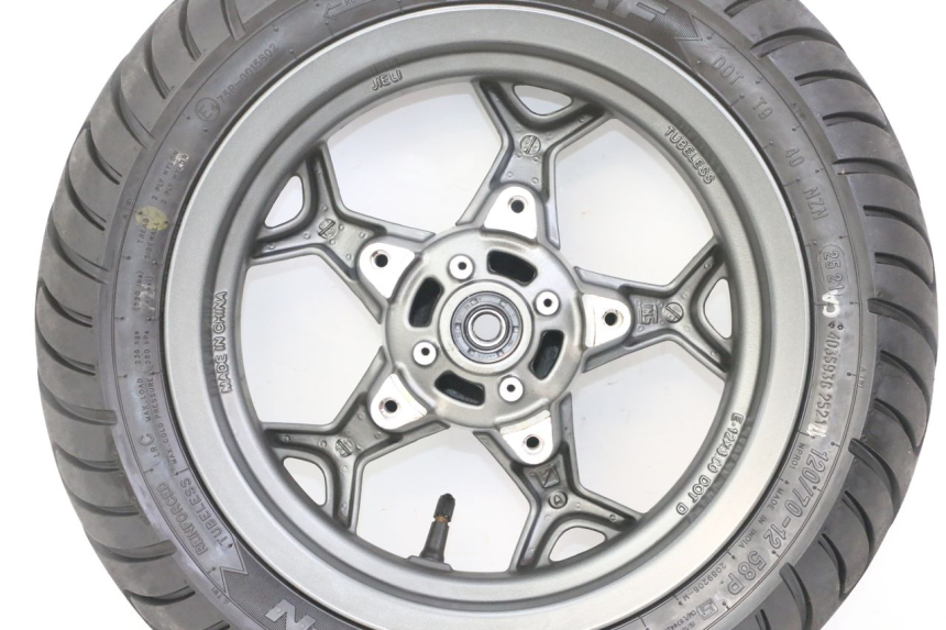 photo de LLANTA DELANTERA Y NEUMÁTICO APRILIA SXR 50 (2021 - 2023) - Marcados y referencias originales