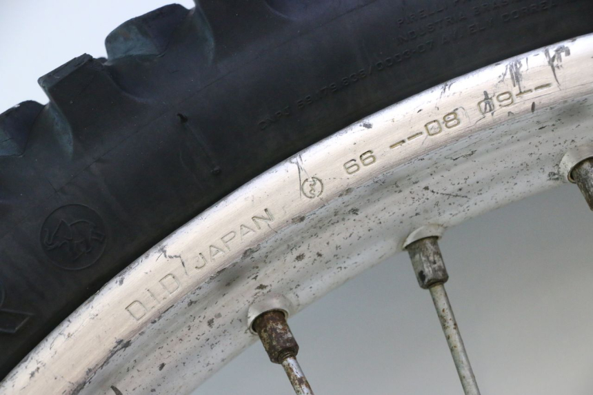 photo de LLANTA DELANTERA Y NEUMÁTICO HUSABERG TE 250 (2011 - 2014) - Estado de la superficie y material
