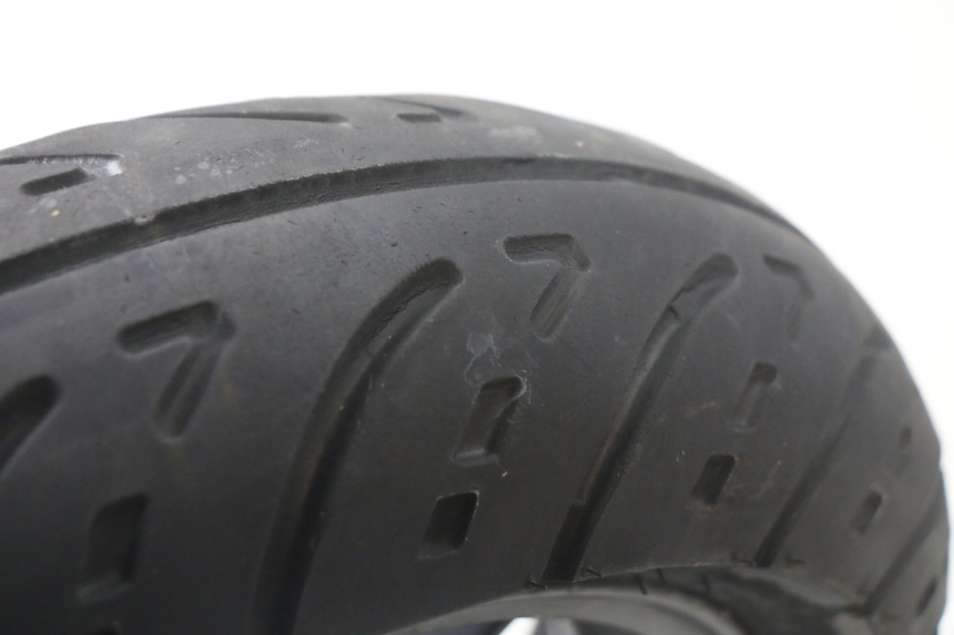 photo de LLANTA DELANTERA Y NEUMÁTICO TNT MOTOR ROMA 10' 2T 50 (2011 - 2018) - Zoom sobre los componentes