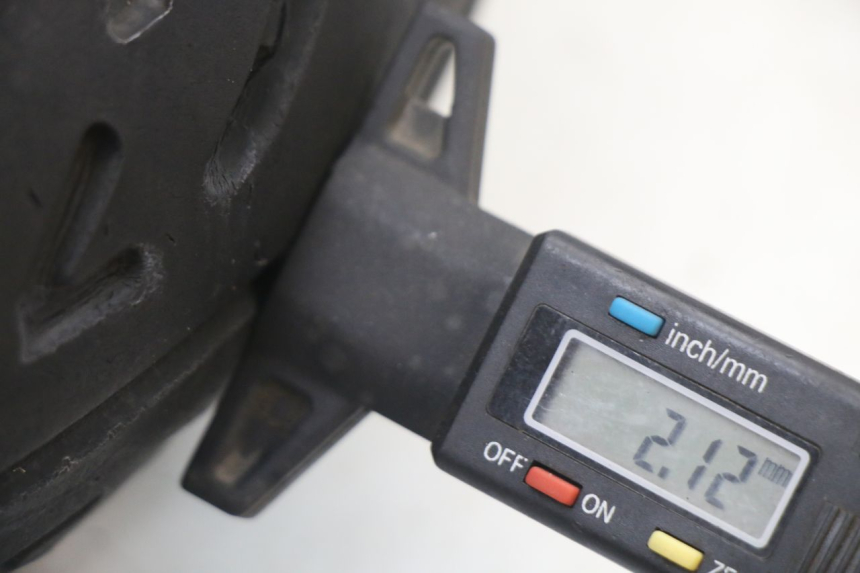 photo de LLANTA DELANTERA Y NEUMÁTICO TNT MOTOR ROMA 10' 2T 50 (2011 - 2018) - Primer plano de alta resolución