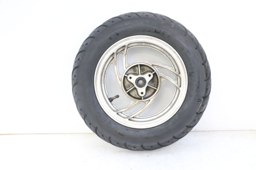 photo de LLANTA DELANTERA Y NEUMÁTICO PEUGEOT V-CLIC VCLIC 50 (2007 - 2013) - Primer plano técnico