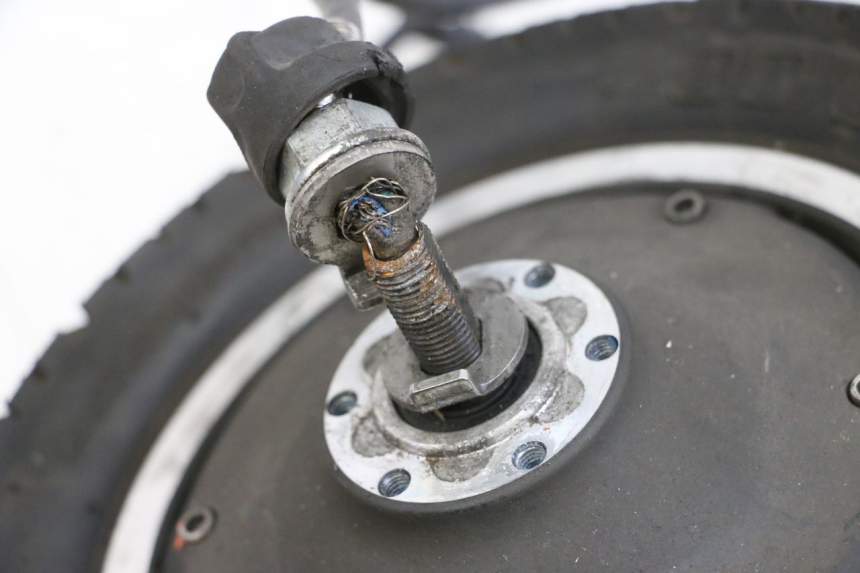 photo de RINCON DELANTERO Y NEUMÁTICO DUALTRON VICTOR LIMITED 1 - Inspección visual detallada