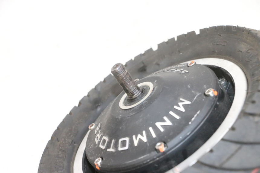 photo de RINCON DELANTERO Y NEUMÁTICO DUALTRON VICTOR LIMITED 1 - Primer plano técnico