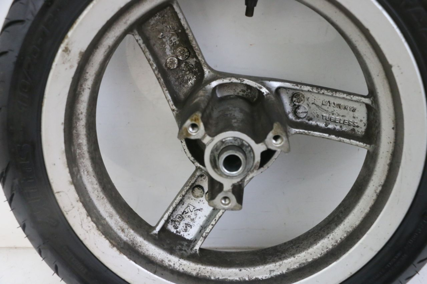 photo de LLANTA DELANTERA Y NEUMÁTICO PEUGEOT VIVACITY NEW 2T 50 (2008 - 2017) - Características distintivas