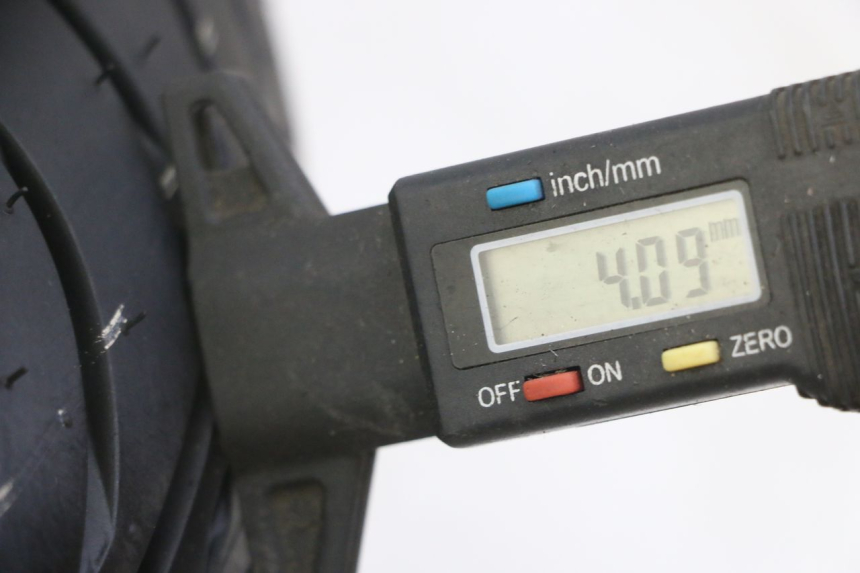 photo de LLANTA DELANTERA Y NEUMÁTICO PEUGEOT VIVACITY NEW 2T 50 (2008 - 2017) - Otra perspectiva