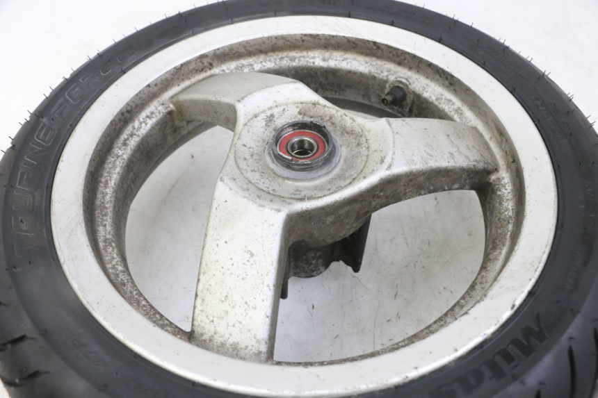 photo de LLANTA DELANTERA Y NEUMÁTICO PEUGEOT VIVACITY NEW 2T 50 (2008 - 2017) - Primer plano técnico