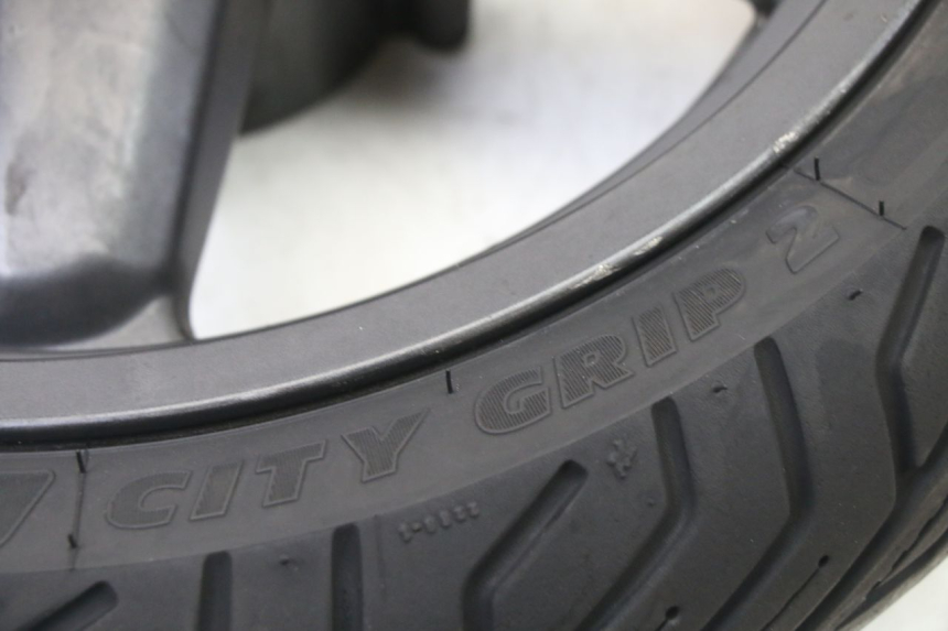 photo de LLANTA DELANTERA Y NEUMÁTICO YAMAHA X-MAX XMAX 125 (2010 - 2013) - Características distintivas