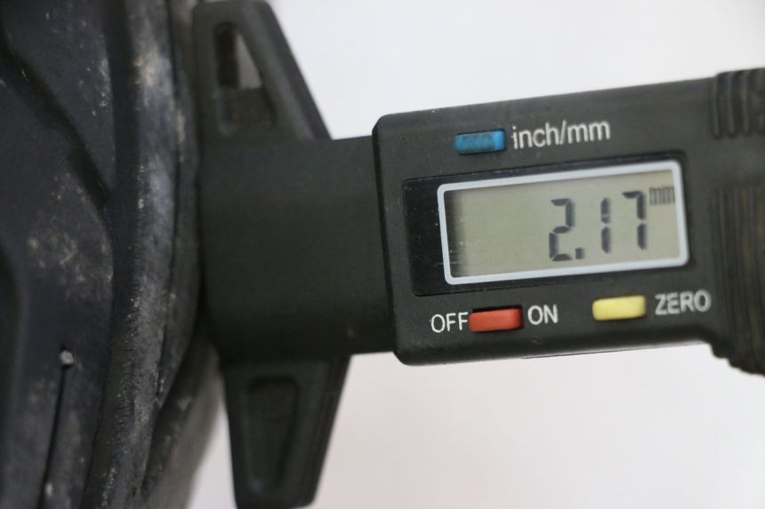 photo de LLANTA DELANTERA Y NEUMÁTICO YAMAHA X-MAX XMAX 125 (2010 - 2013) - Otra perspectiva