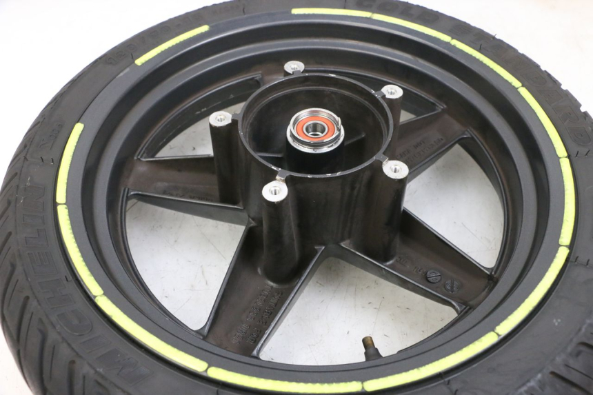 photo de LLANTA DELANTERA Y NEUMÁTICO YAMAHA XMAX X-MAX 125 (2006 - 2009) - Vista general del producto