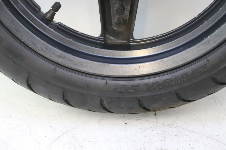 photo de LLANTA DELANTERA Y NEUMÁTICO YAMAHA XMAX X-MAX 125 (2006 - 2009) - Características distintivas