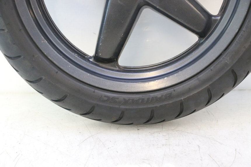photo de LLANTA DELANTERA Y NEUMÁTICO YAMAHA XMAX X-MAX 125 (2006 - 2009) - Inspección visual detallada
