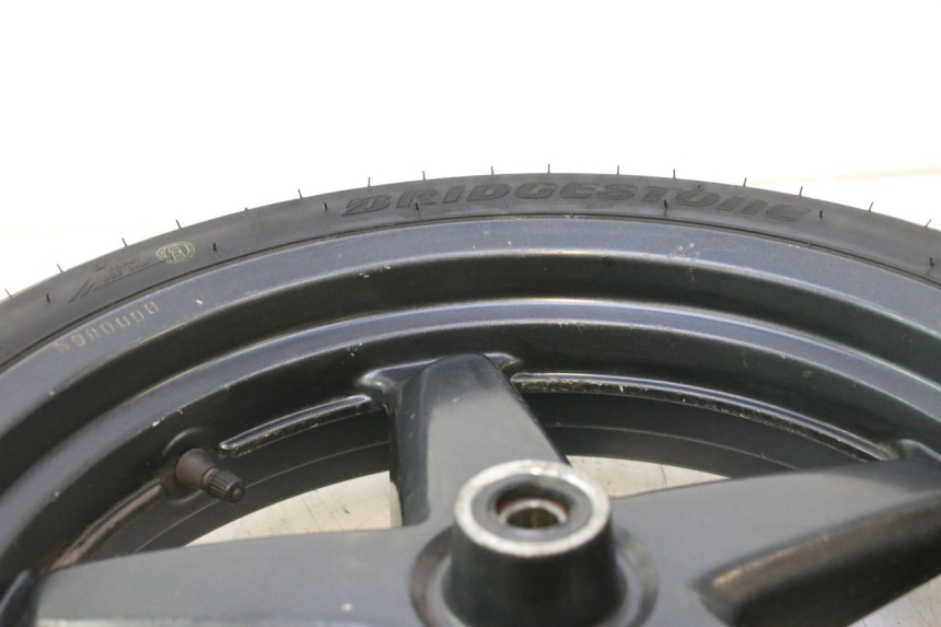 photo de LLANTA DELANTERA Y NEUMÁTICO YAMAHA XMAX X-MAX 125 (2006 - 2009) - Detalles de los puntos de fijación