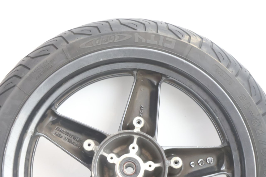 photo de LLANTA DELANTERA Y NEUMÁTICO YAMAHA X-MAX XMAX 125 (2010 - 2013) - Características distintivas