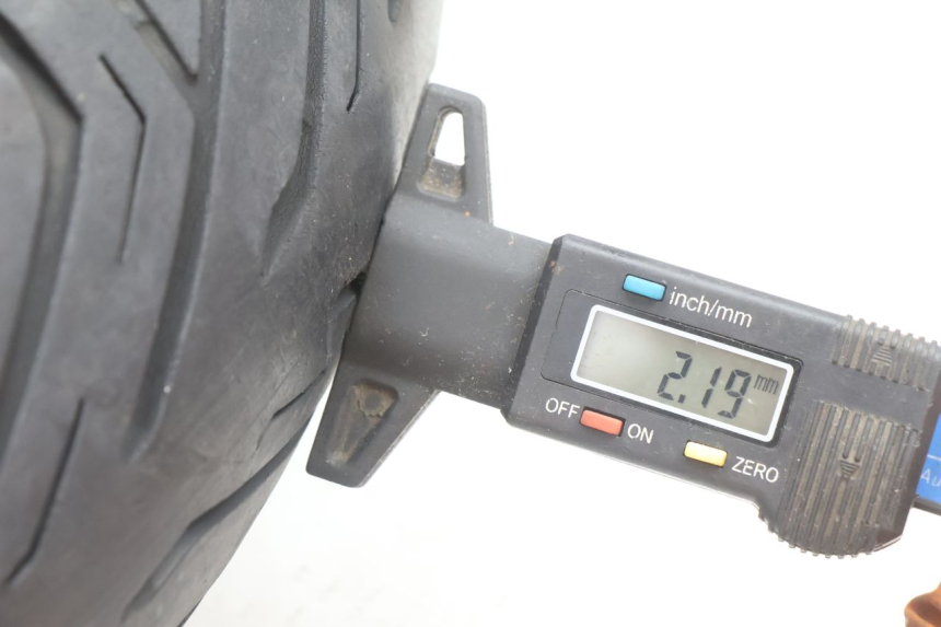 photo de LLANTA DELANTERA Y NEUMÁTICO YAMAHA X-MAX XMAX 125 (2010 - 2013) - Inspección visual detallada