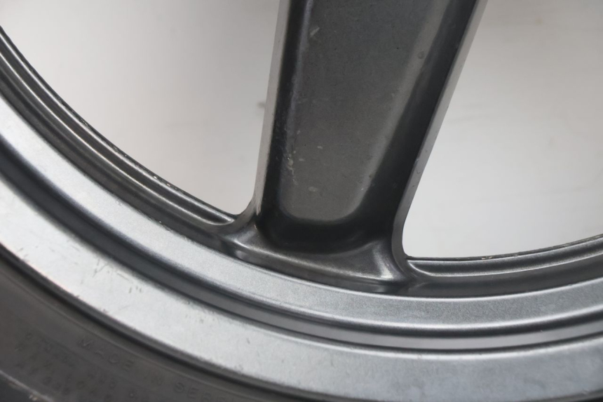 photo de LLANTA DELANTERA Y NEUMÁTICO YAMAHA X-MAX XMAX 125 (2010 - 2013) - Detalles de los puntos de fijación