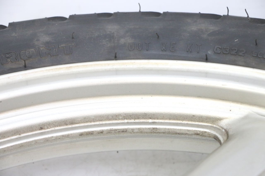 photo de LLANTA DELANTERA Y NEUMÁTICO HONDA XLV VARADERO 125 (2000 - 2006) - Primer plano técnico