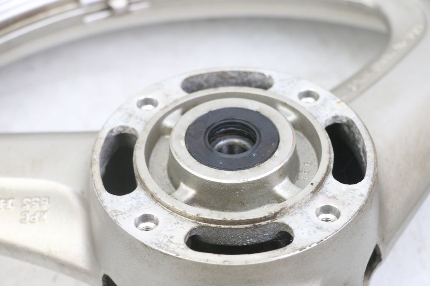 photo de LLANTA DELANTERA Y NEUMÁTICO HONDA XLV VARADERO 125 (2000 - 2006) - Recambio usado revisado