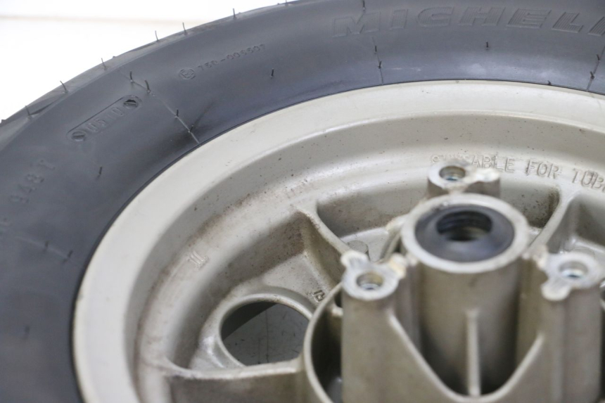 photo de LLANTA DELANTERA Y NEUMÁTICO YAMAHA BW'S NG NEXT GENERATION 50 (1996 - 2003) - Primer plano técnico