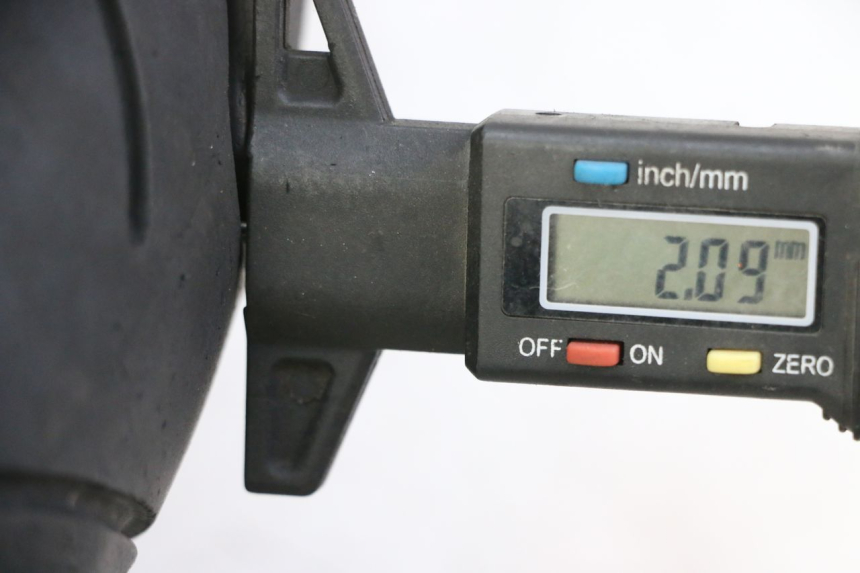 photo de LLANTA DELANTERA Y NEUMÁTICO YAMAHA FZS FAZER 600 (2001 - 2003) - Detalle de la pieza