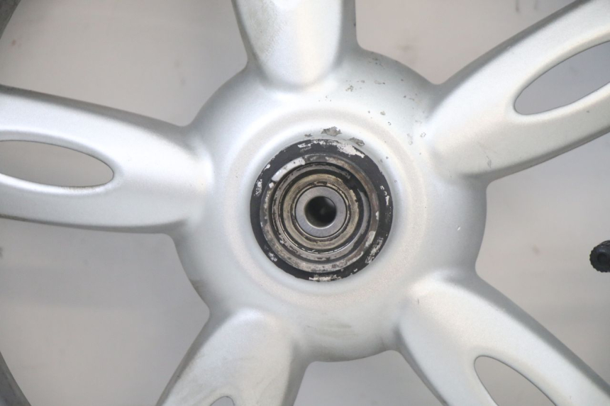 photo de LLANTA DELANTERA Y NEUMÁTICO YAMAHA NEOS NEO'S 4T 50 (2008 - 2016) - Primer plano técnico