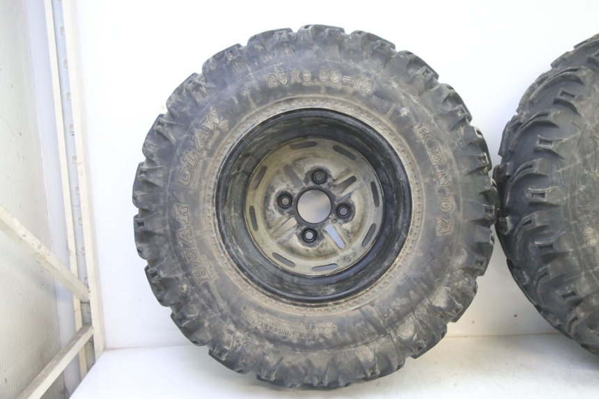 photo de LLANTA DELANTERA Y NEUMÁTICO YAMAHA YFM BRUIN 350 (2003 - 2009) - Detalle de la pieza