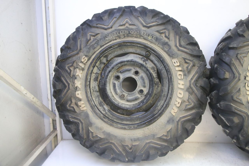 photo de LLANTA DELANTERA Y NEUMÁTICO YAMAHA YFM GRIZZLY 550 (2008 - 2015) - Detalle de la pieza