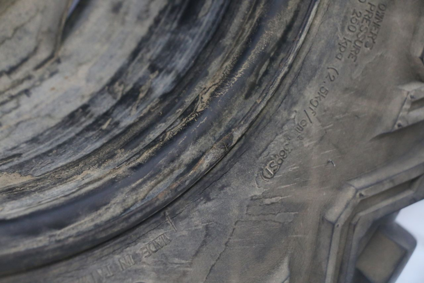 photo de LLANTA DELANTERA Y NEUMÁTICO YAMAHA YFM GRIZZLY 550 (2008 - 2015) - Enfoque en la estructura