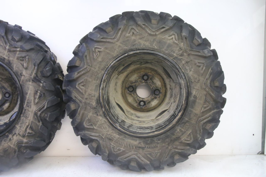 photo de LLANTA DELANTERA Y NEUMÁTICO YAMAHA YFM GRIZZLY 550 (2008 - 2015) - Ángulo de visión alternativo