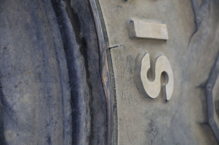 photo de LLANTA DELANTERA Y NEUMÁTICO YAMAHA YFM GRIZZLY 550 (2008 - 2015) - Estado de la superficie y material