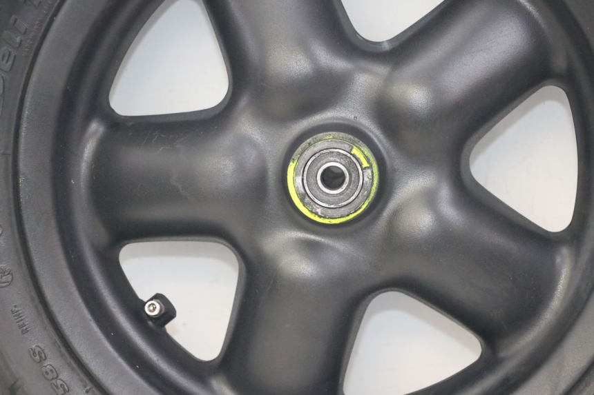 photo de LLANTA DELANTERA Y NEUMÁTICO YAMAHA YP MAJESTY 125 (2002 - 2006) - Zoom sobre los componentes