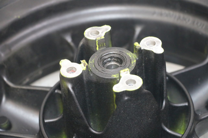 photo de LLANTA DELANTERA Y NEUMÁTICO YAMAHA YP MAJESTY 125 (2002 - 2006) - Vista general del producto