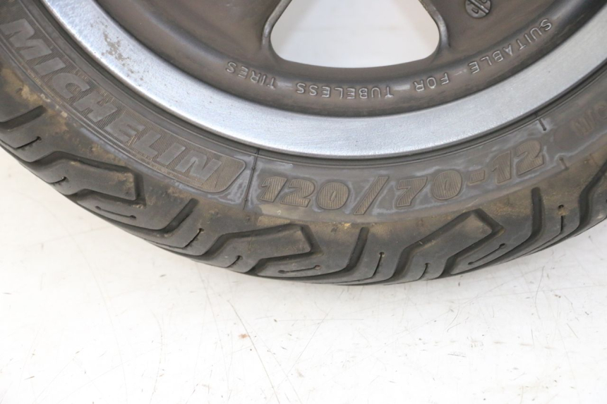 photo de LLANTA DELANTERA Y NEUMÁTICO YAMAHA YP MAJESTY 125 (2007 - 2010) - Zoom sobre los componentes