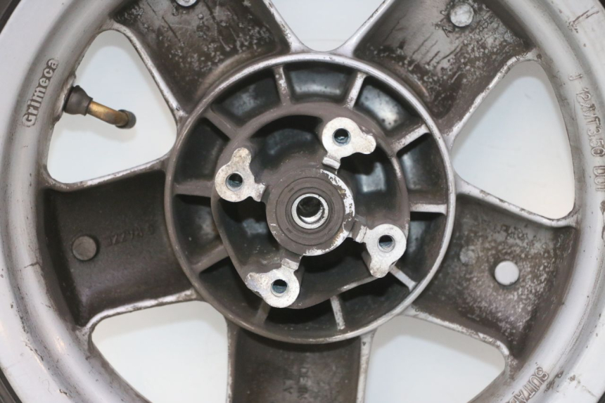 photo de LLANTA DELANTERA Y NEUMÁTICO YAMAHA YP MAJESTY 125 (1998 - 2001) - Zoom sobre los componentes