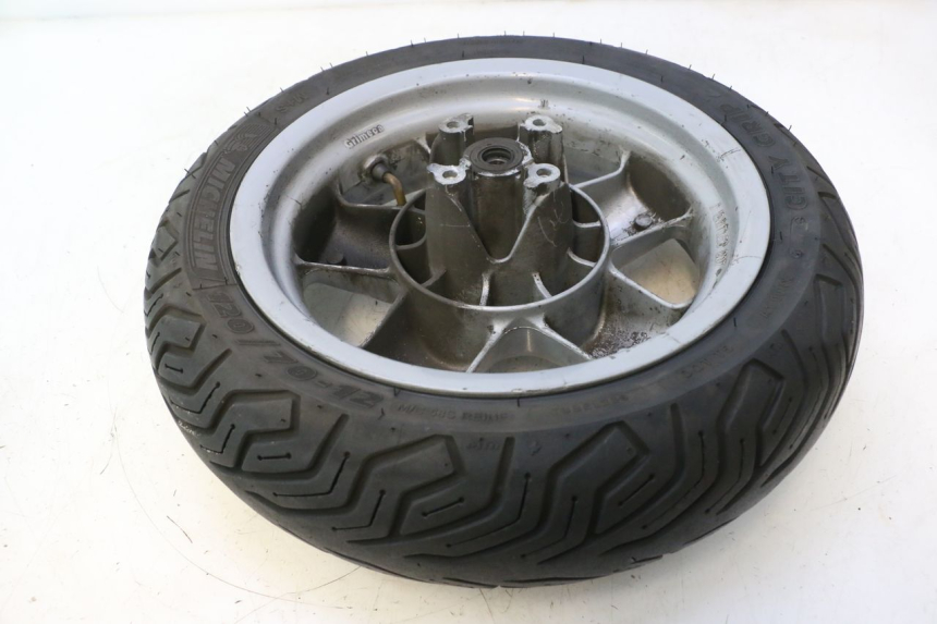 photo de LLANTA DELANTERA Y NEUMÁTICO YAMAHA YP MAJESTY 125 (1998 - 2001) - Detalles de los puntos de fijación