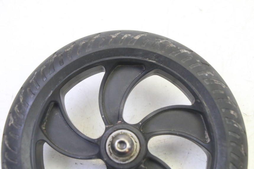 photo de LLANTA DELANTERA Y NEUMÁTICO MOOVWAY Z8 1 - Detalle de la pieza