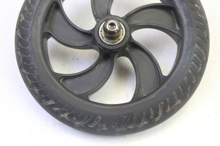 photo de LLANTA DELANTERA Y NEUMÁTICO MOOVWAY Z8 1 - Zoom estado de uso