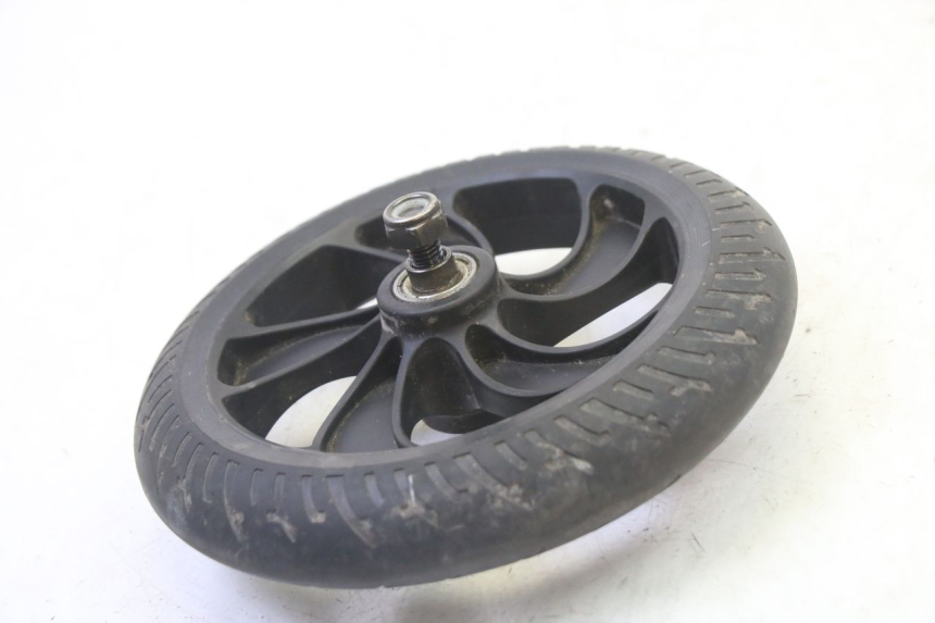 photo de LLANTA DELANTERA Y NEUMÁTICO MOOVWAY Z8 1 - Detalles de los puntos de fijación