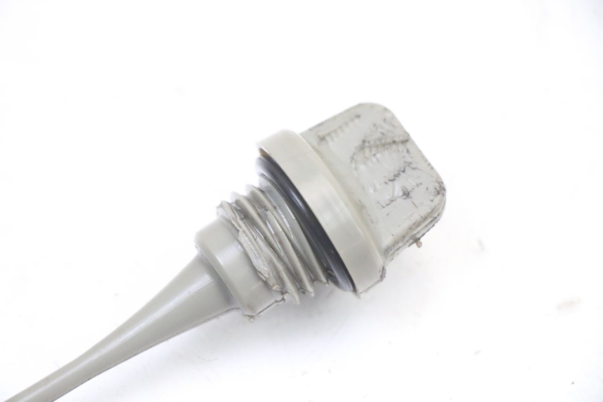 photo de MEDIDOR DE ACEITE DEL MOTOR YAMAHA PW 80 (1983 - 2014) - Detalle de la pieza