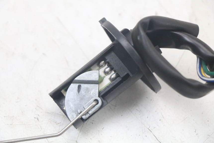 photo de INDICADOR DE NIVEL DE COMBUSTIBLE KYMCO AGILITY 4T 50 (2018 - 2022) - Primer plano técnico