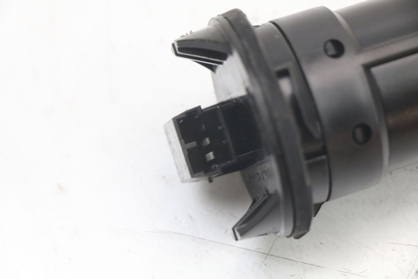 photo de DEPOSITO NIVEL PIAGGIO BEVERLY 125 (1998 - 2005) - Detalle de la pieza