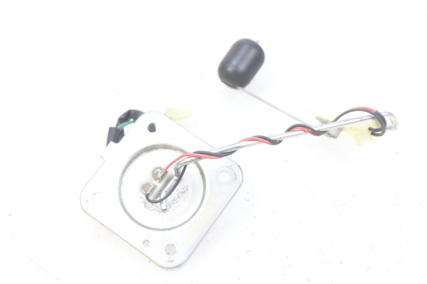 photo de INDICADOR DE NIVEL DE COMBUSTIBLE HONDA CB R 1000 (2018 - 2023) - Zoom estado de uso