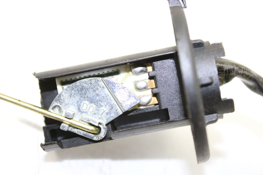 photo de INDICADOR DE NIVEL DE COMBUSTIBLE JM MOTORS EVOLIS 4T 50 (2018 - 2022) - Detalles de los puntos de fijación